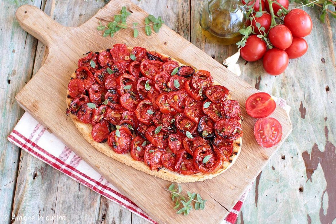 Bruschetta Con Pomodori Al Forno Alla Maggiorana E Aglio